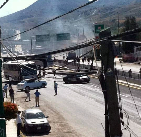 Enfrentamiento entre Estudiantes de Ayotzinapa y policías
